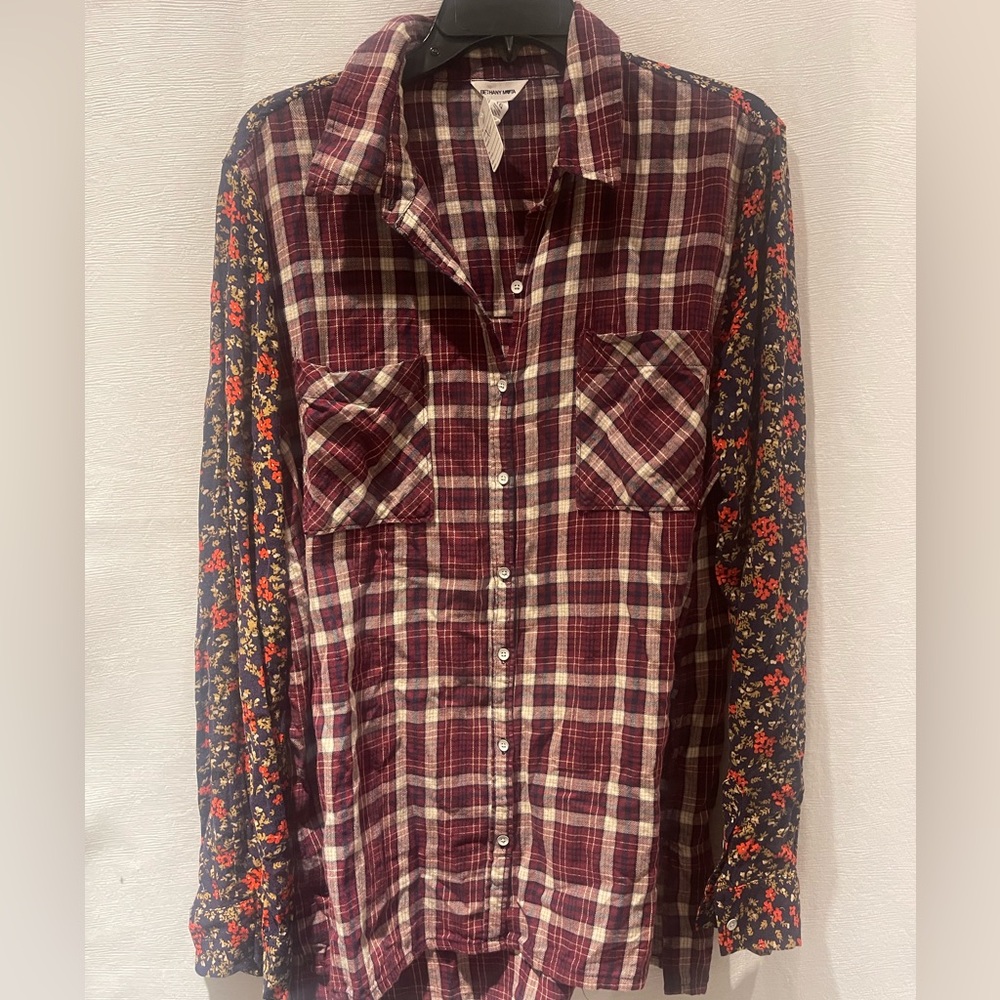 Women’s Top button down long sleeve Sz XL